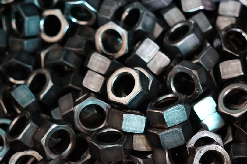 SINGLE-CHAMFER NUT